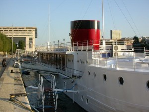 À quai